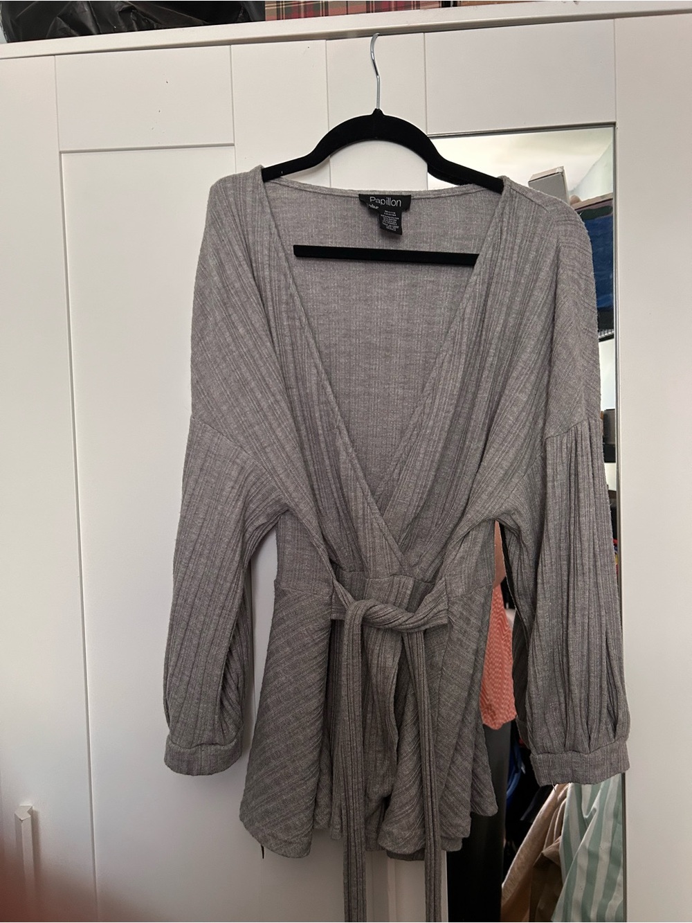 Papillon Blanc Gray Ribbed Wrap Shirt
